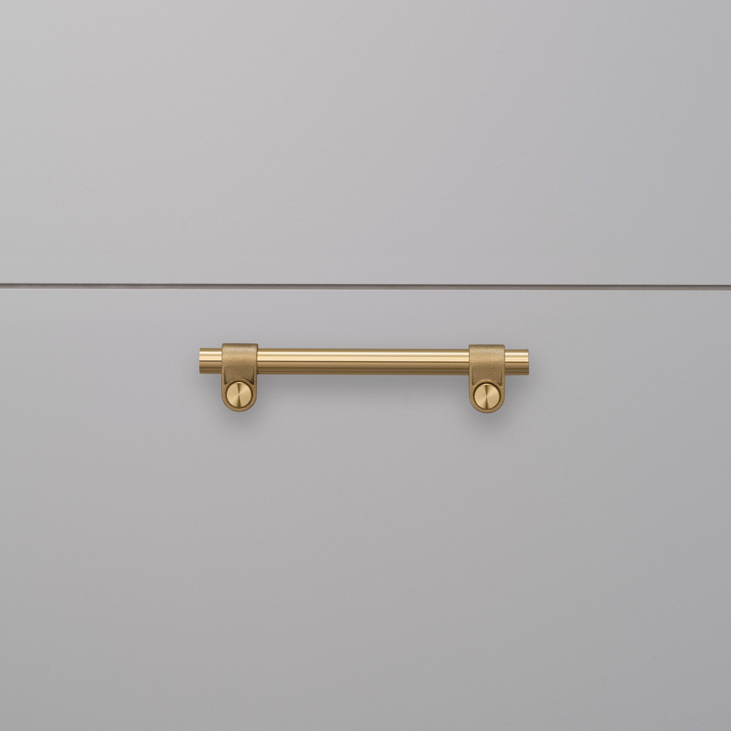 Pull Bar / Cast